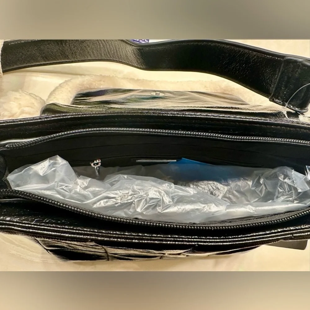 NWT Black Quilted Crossbody Bag w/ Cream Sherpa Trim, Trendy Y2K Winter Purse - Picture 9 of 15